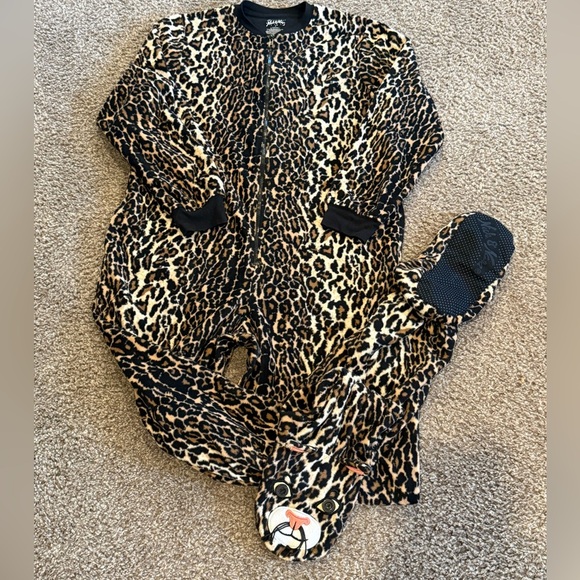 Women’s Leopard Print Onesie Pajamas small - Picture 2 of 6